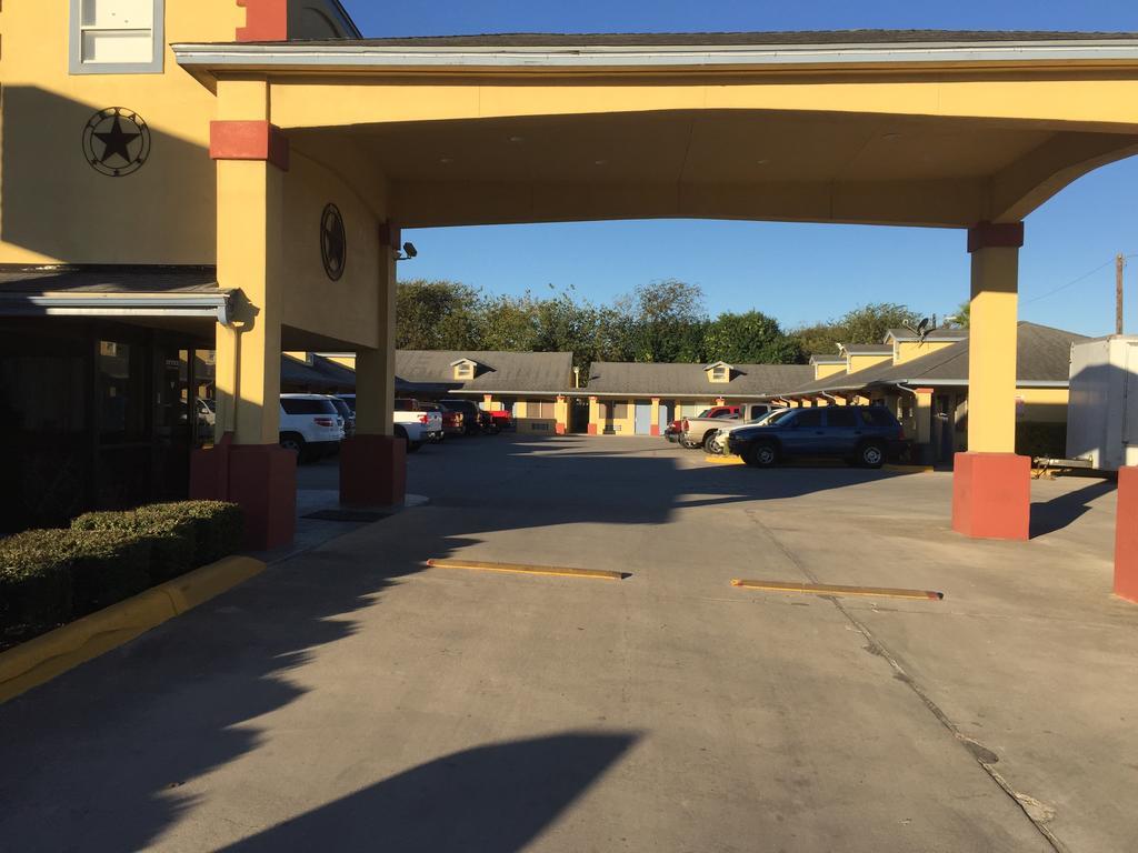 Raintree Inn And Suites San Antonio Exterior photo